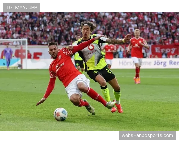 德甲美因茨迎战不莱梅，暴雨天气影响比赛进程