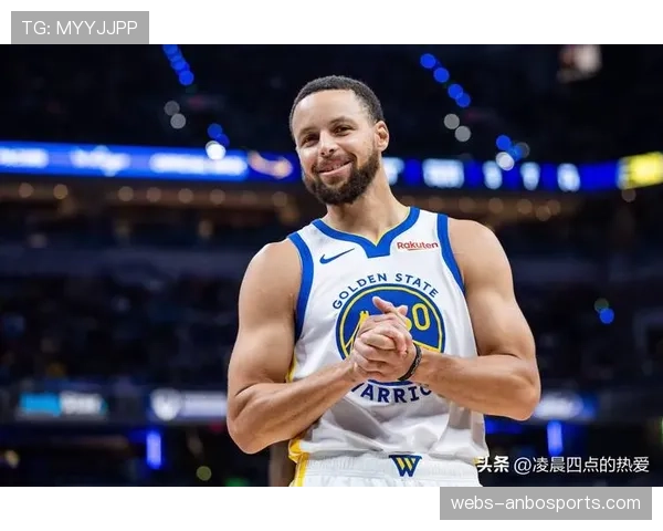 文班亚马与库里跳球瞬间,身高差成赛前趣味看点 文班亚马与库里跳球瞬间,身高差成赛前趣味看点