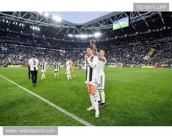 尤文图斯2-1逆转桑普多利亚，C罗头球制胜锁定胜局