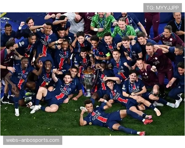 巴黎圣日耳曼年度六冠王，成足坛第三支达成此成就球队